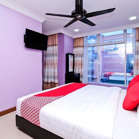 OYO 714 Arina Hotel Bangi Buitenkant foto