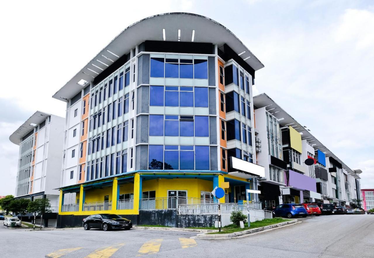OYO 714 Arina Hotel Bangi Buitenkant foto