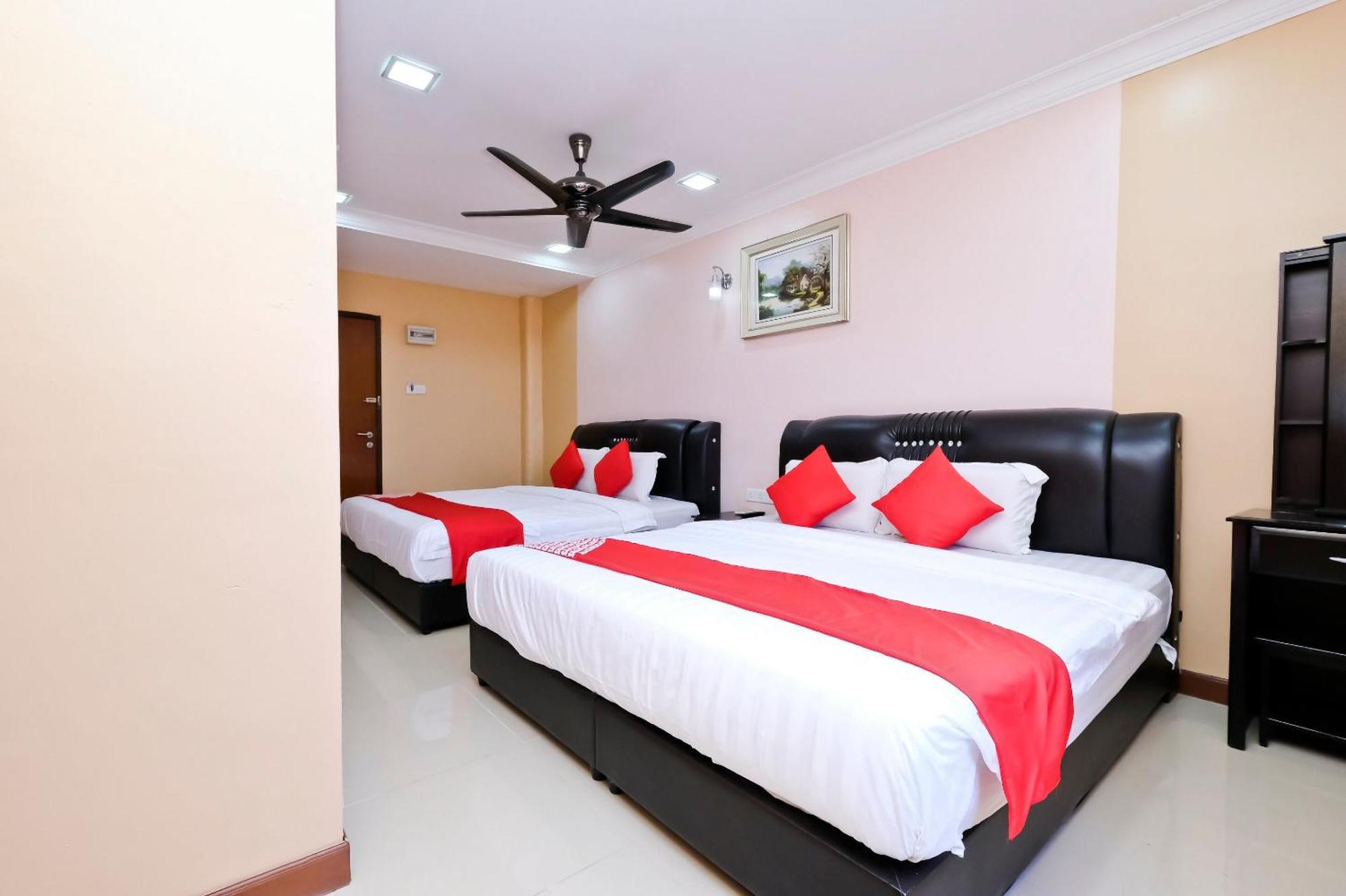 OYO 714 Arina Hotel Bangi Buitenkant foto