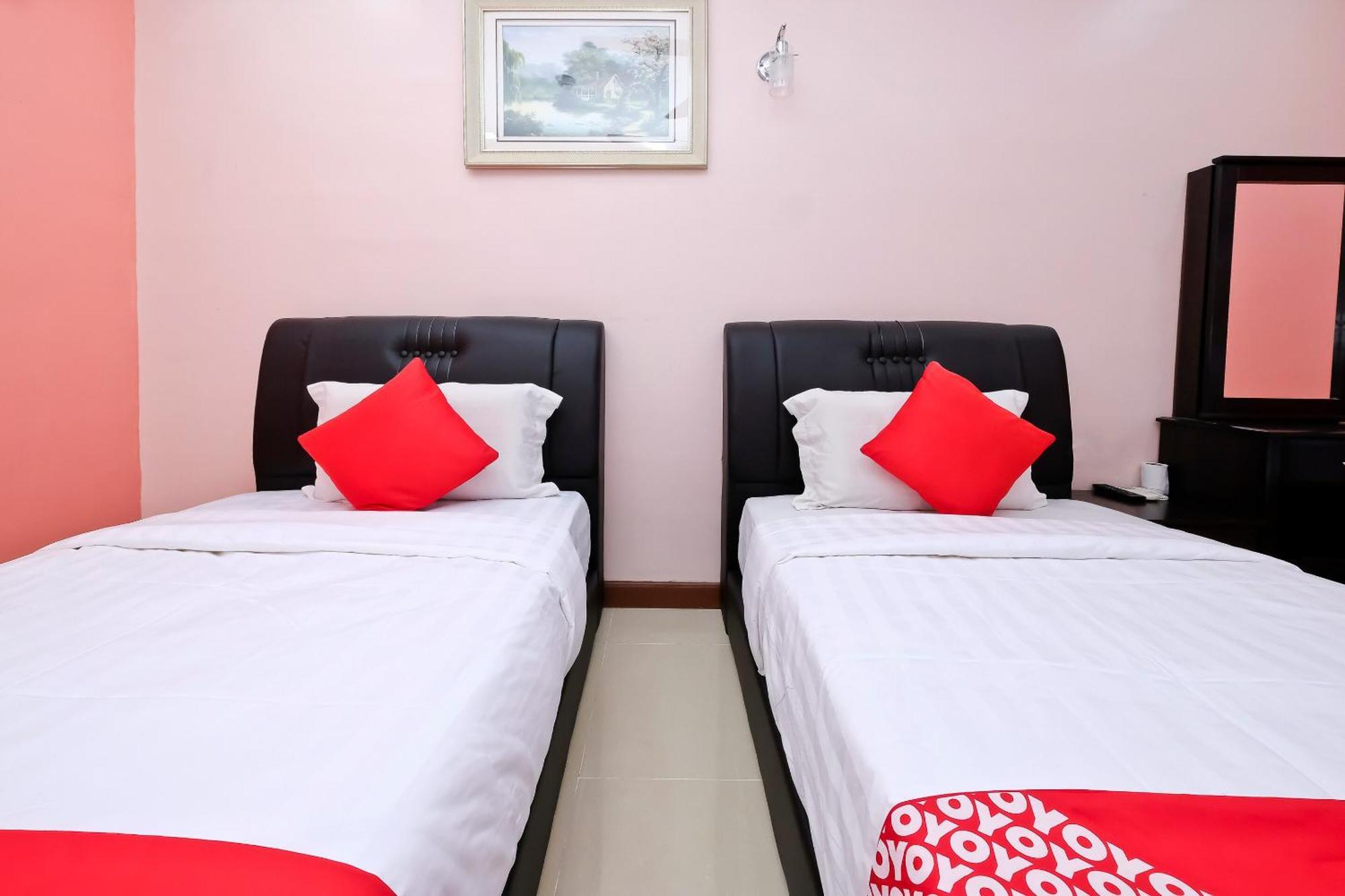 OYO 714 Arina Hotel Bangi Buitenkant foto