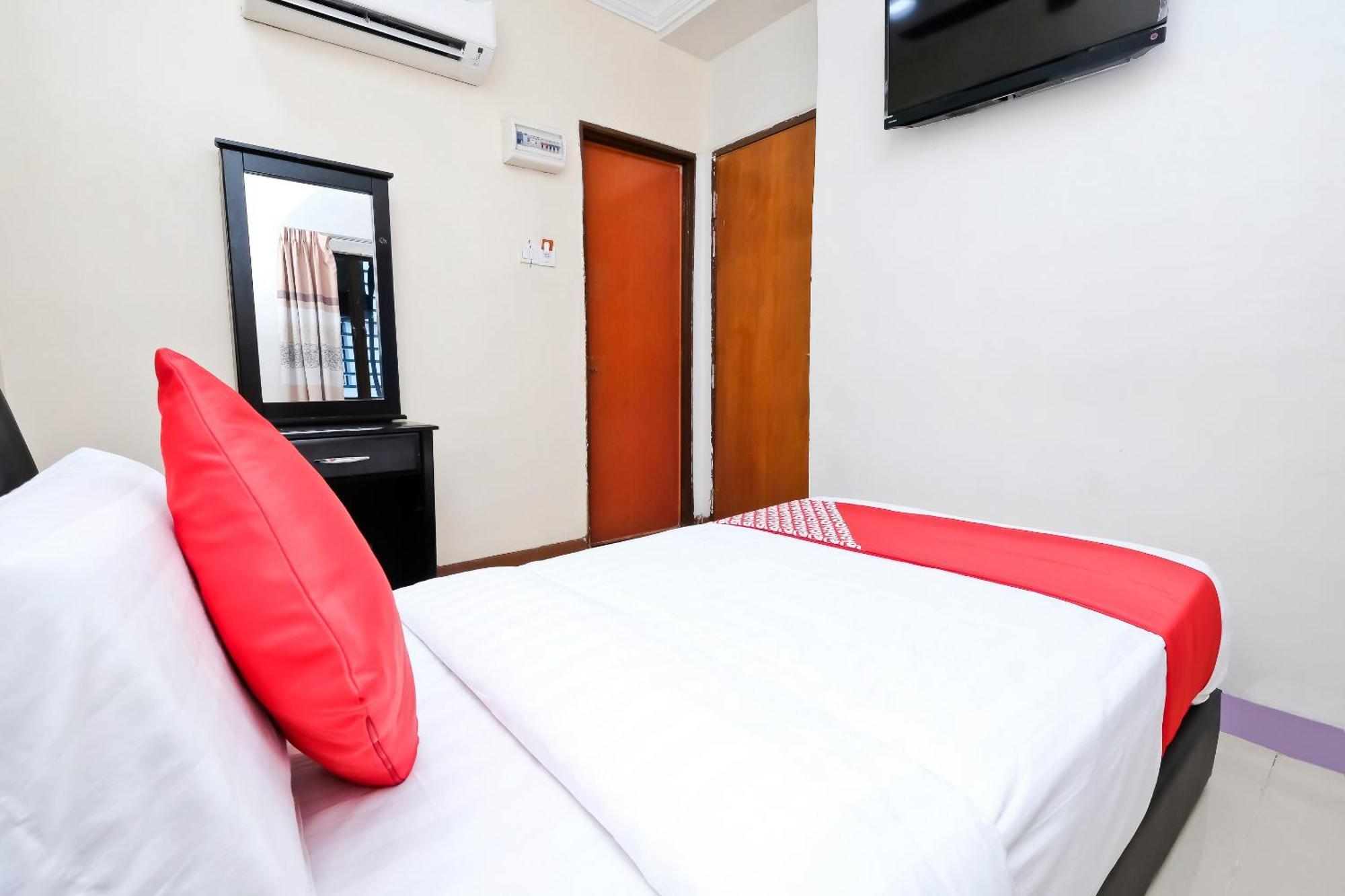 OYO 714 Arina Hotel Bangi Buitenkant foto