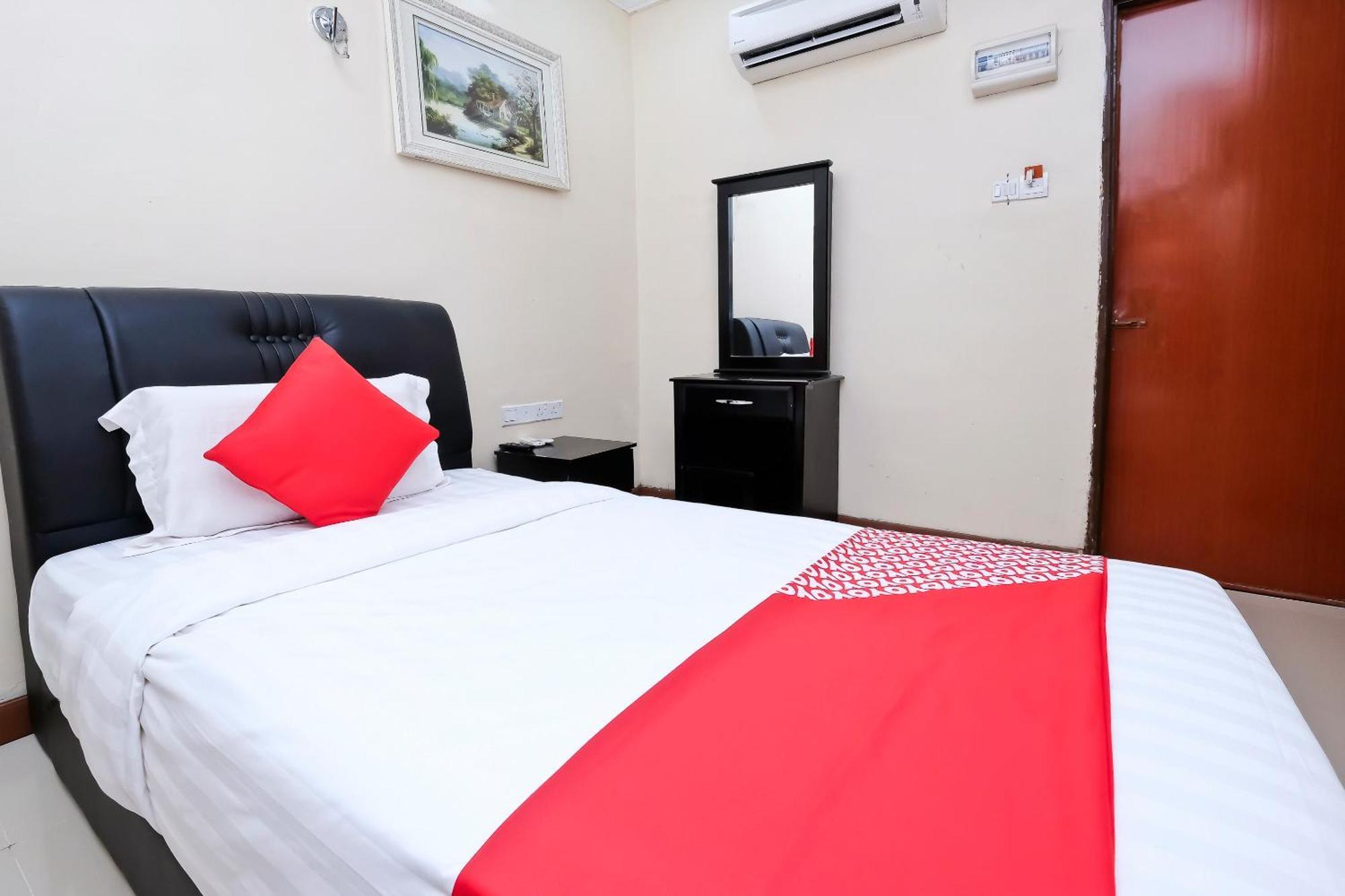 OYO 714 Arina Hotel Bangi Buitenkant foto