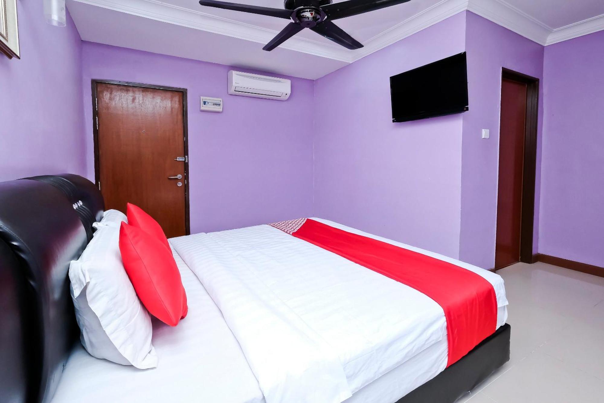 OYO 714 Arina Hotel Bangi Buitenkant foto
