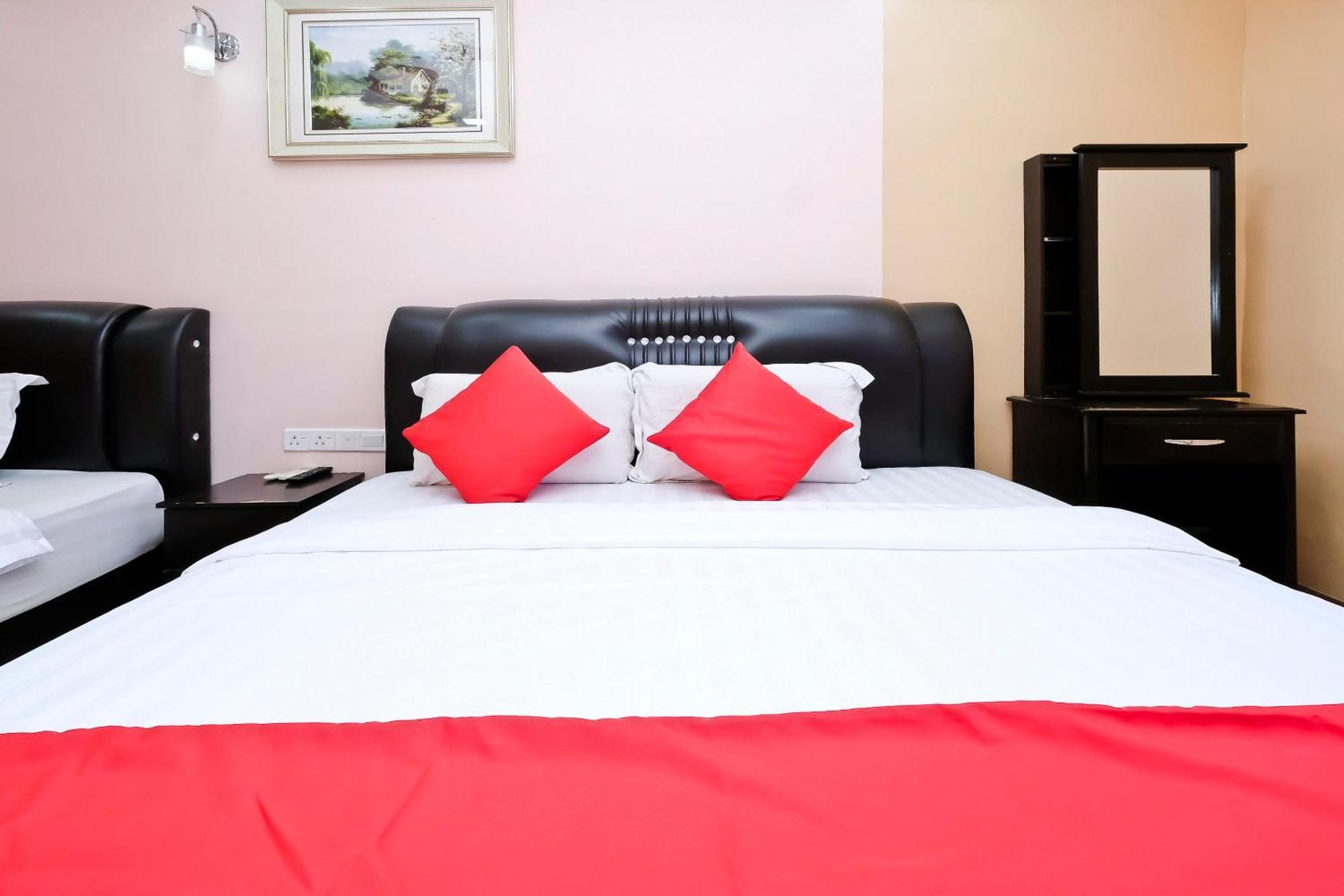 OYO 714 Arina Hotel Bangi Buitenkant foto