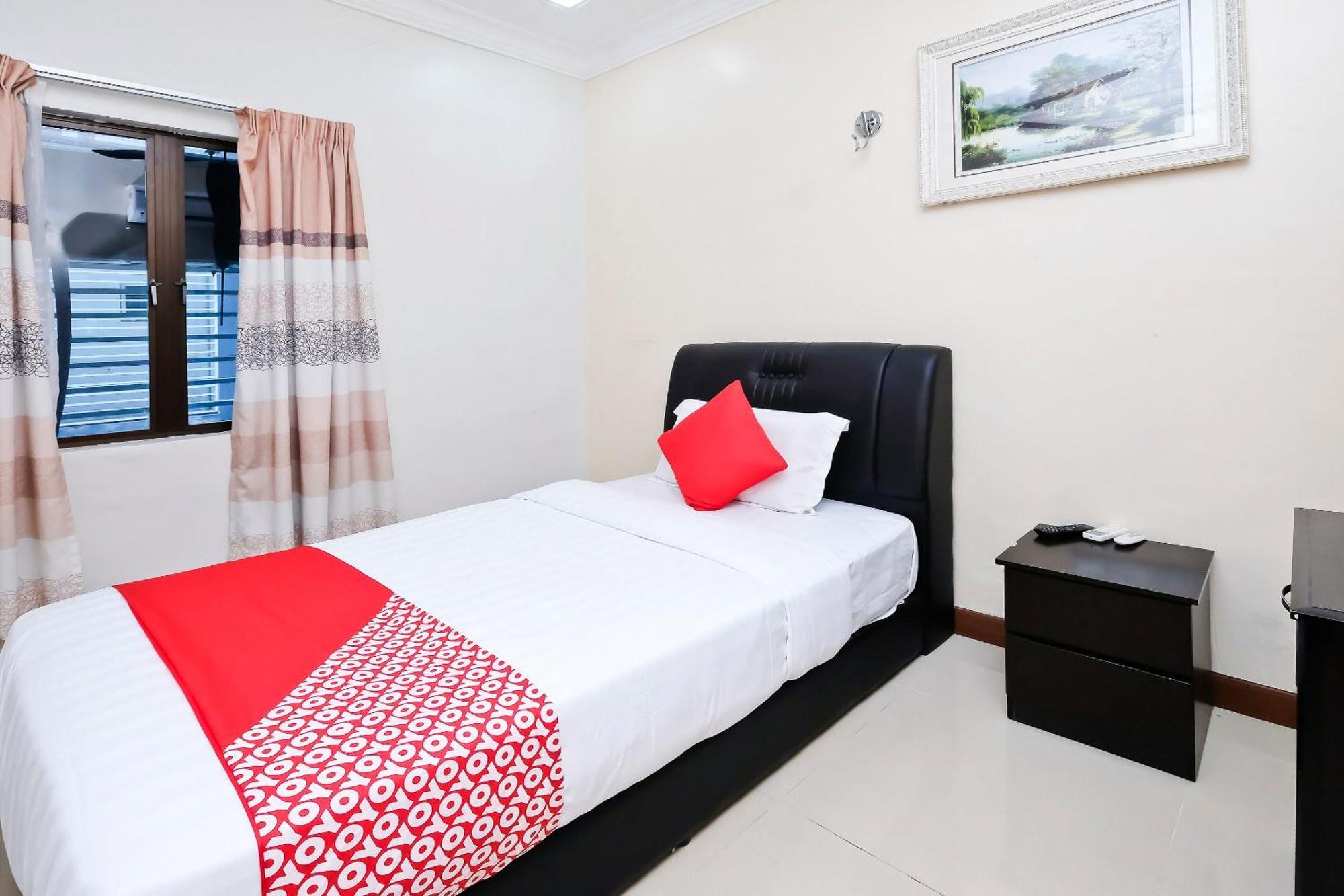OYO 714 Arina Hotel Bangi Buitenkant foto