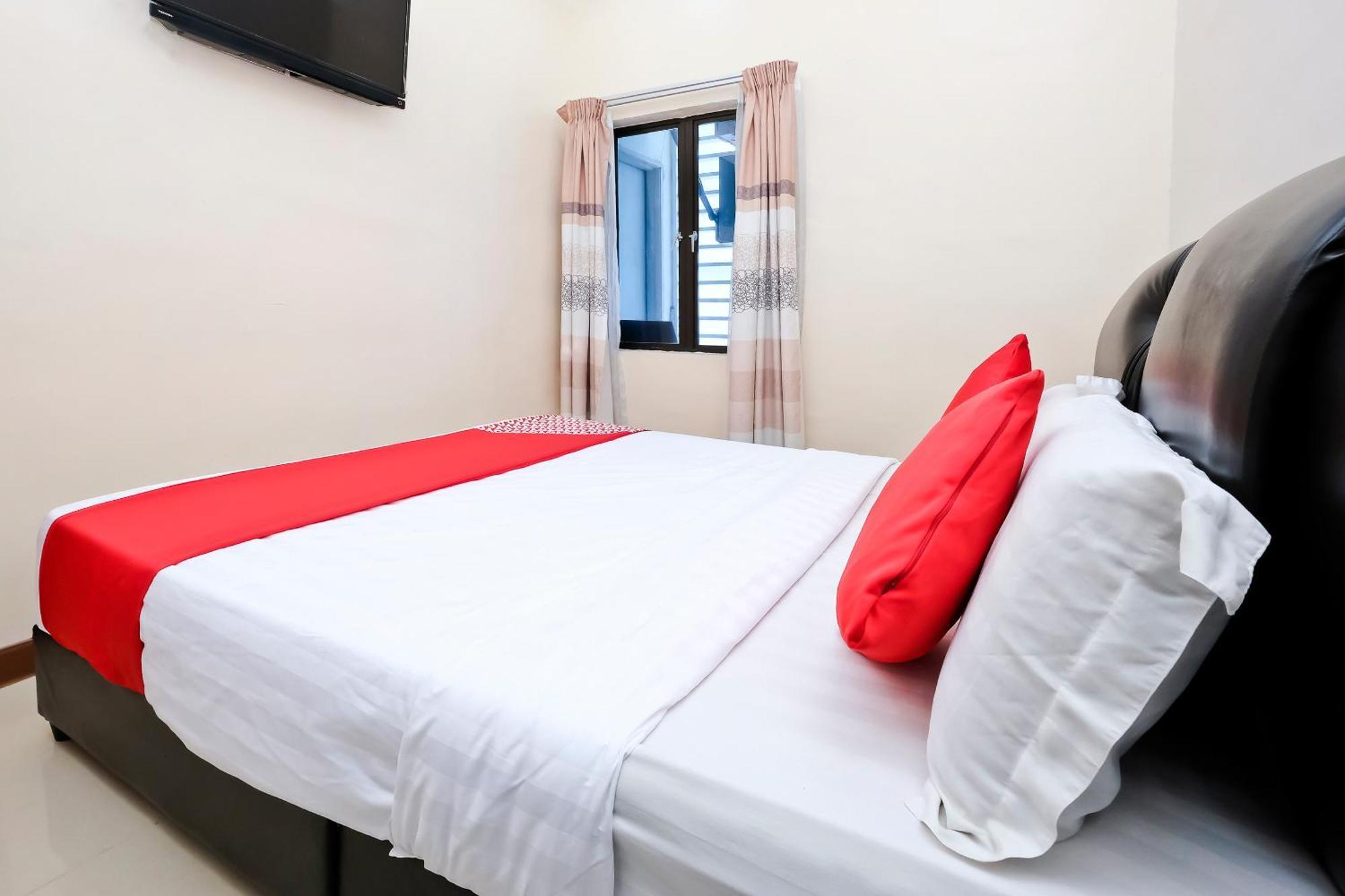 OYO 714 Arina Hotel Bangi Buitenkant foto