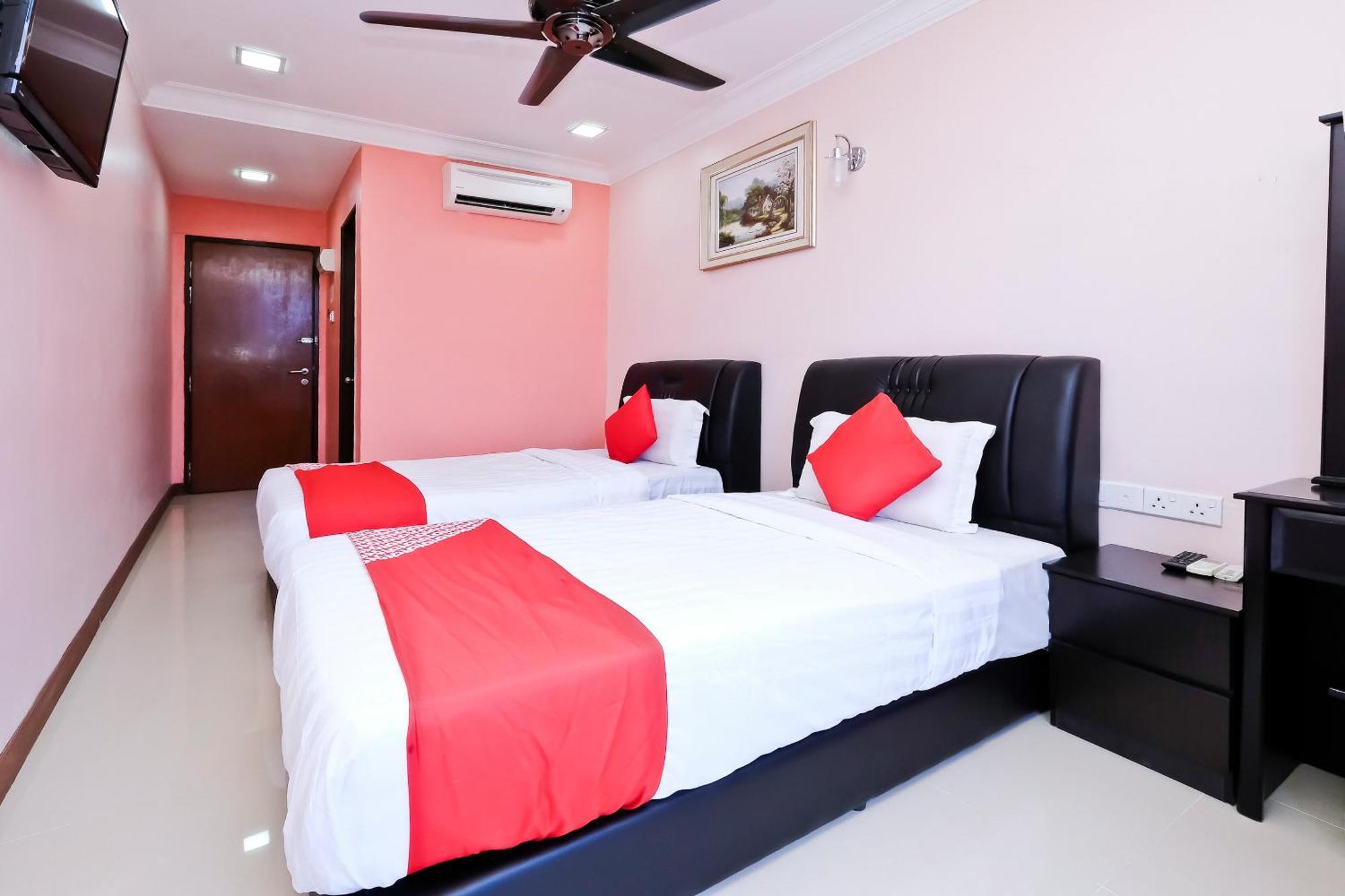 OYO 714 Arina Hotel Bangi Buitenkant foto