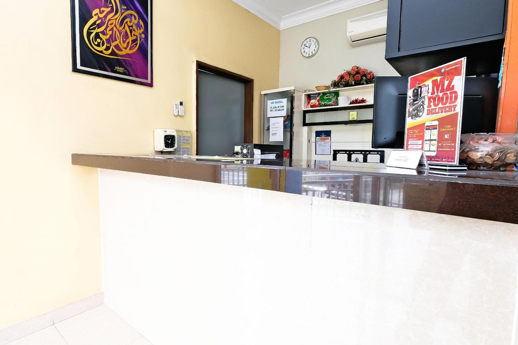 OYO 714 Arina Hotel Bangi Buitenkant foto