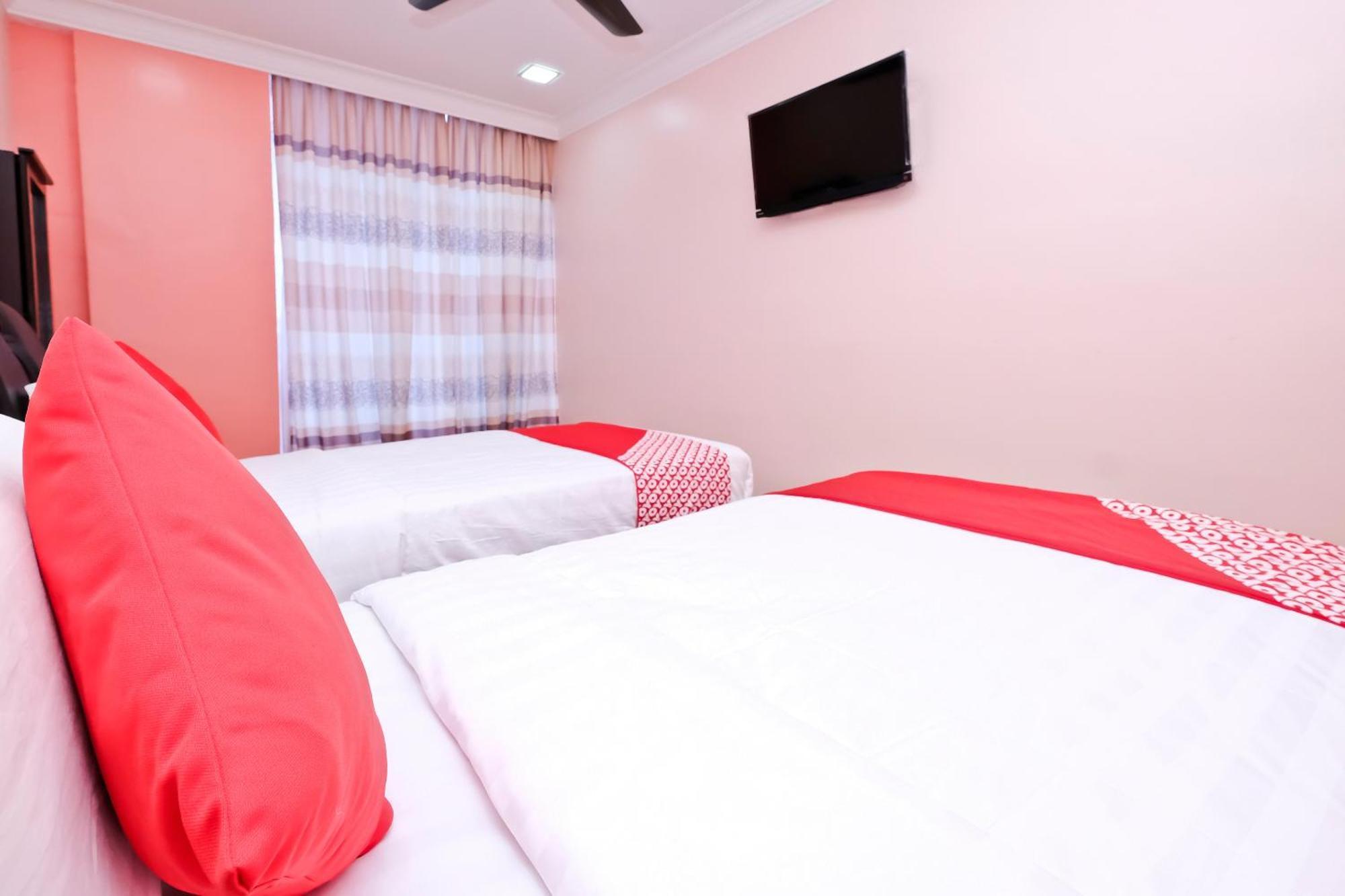OYO 714 Arina Hotel Bangi Buitenkant foto