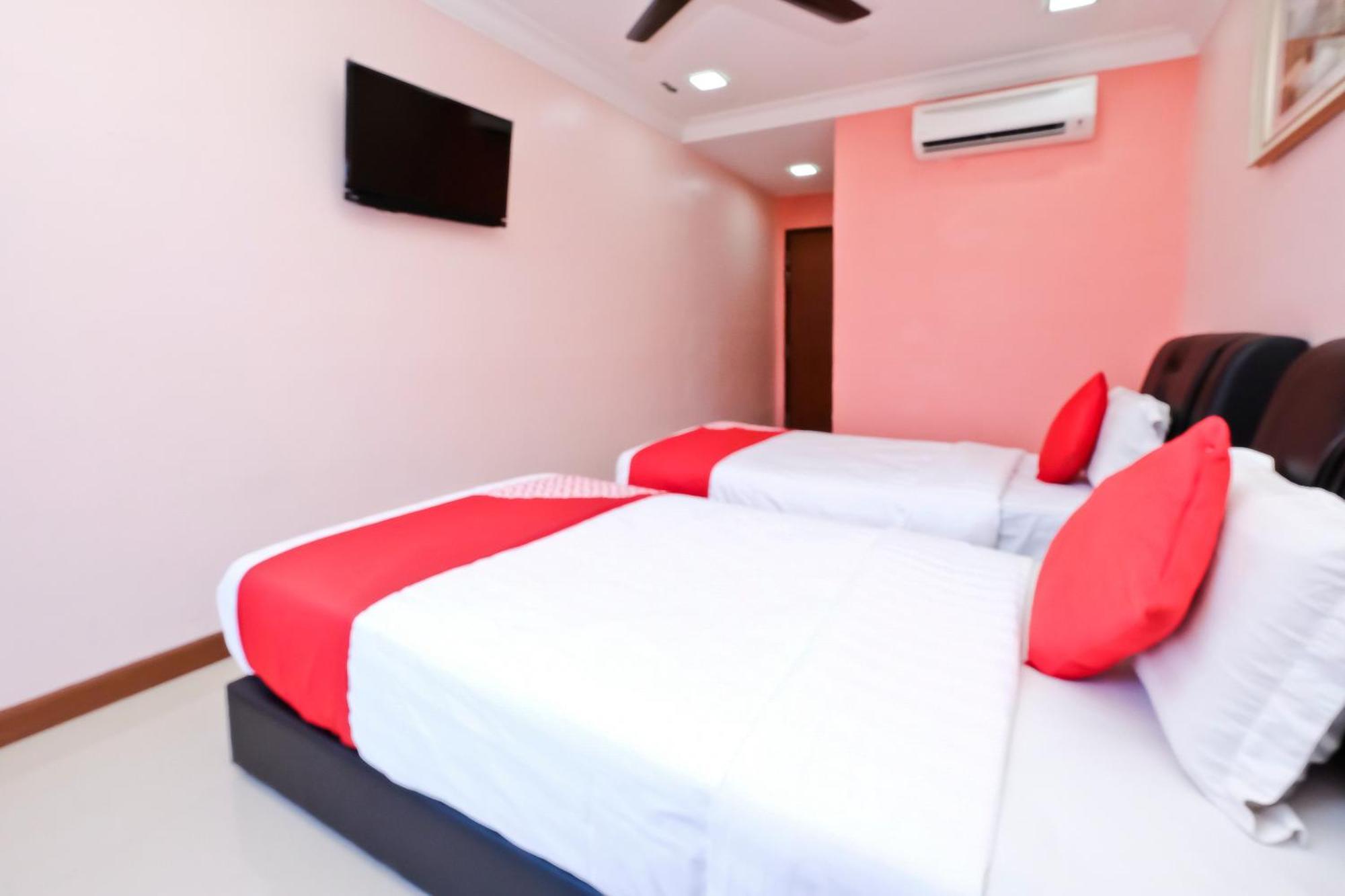 OYO 714 Arina Hotel Bangi Buitenkant foto