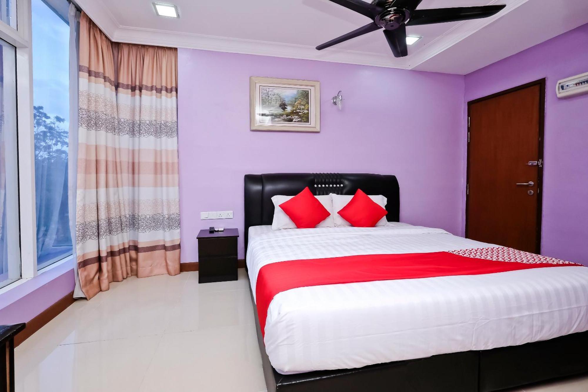 OYO 714 Arina Hotel Bangi Buitenkant foto