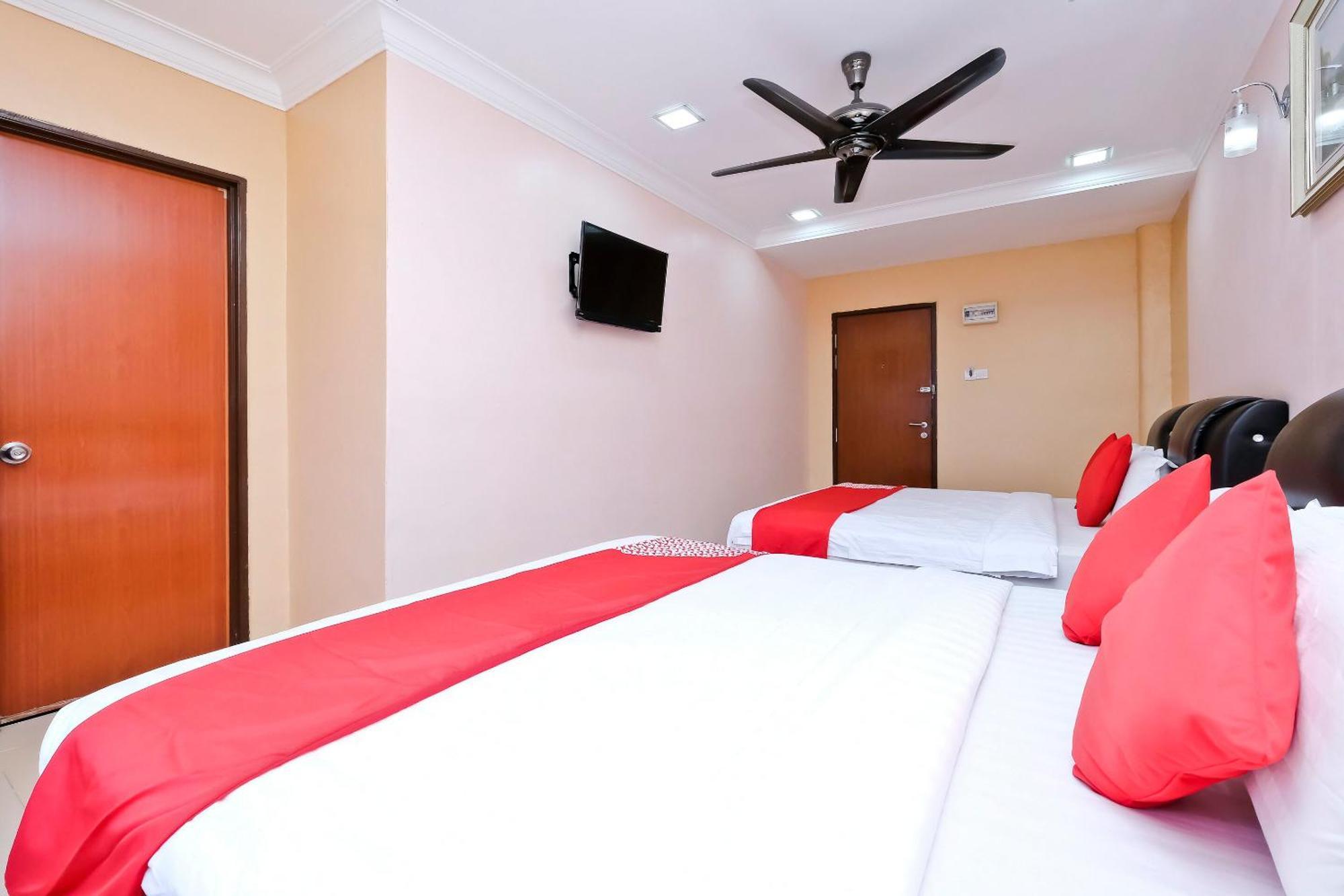OYO 714 Arina Hotel Bangi Buitenkant foto